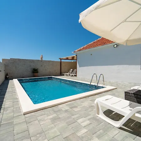 Iva Villa